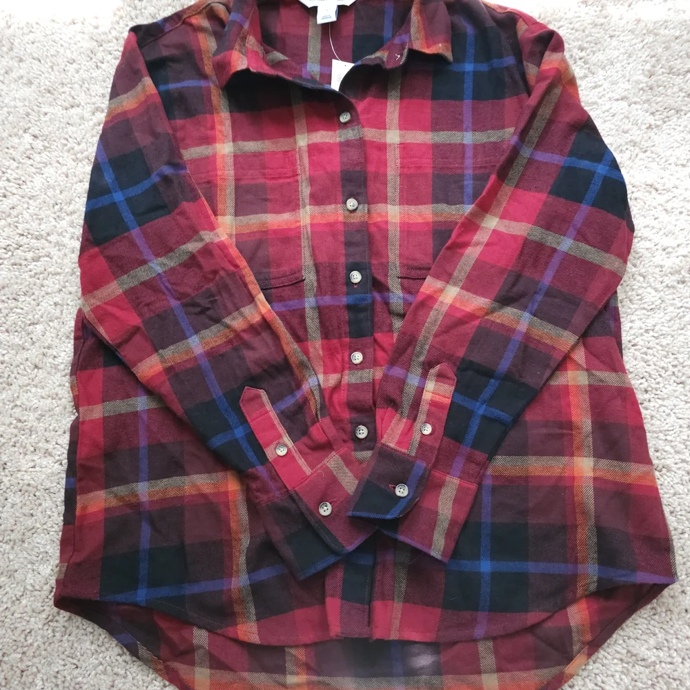 Old Navy Women's Flannel Boyfriend Button-Down Shirt - Picture 2 of 6